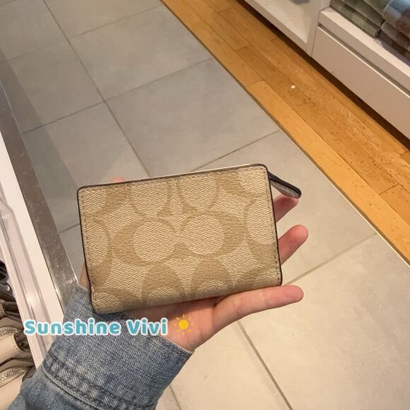 NWT Coach Micro Wallet In Signature Canvas CM761 SV/LIGHT KHAKI/CHALK - Picture 4 of 7